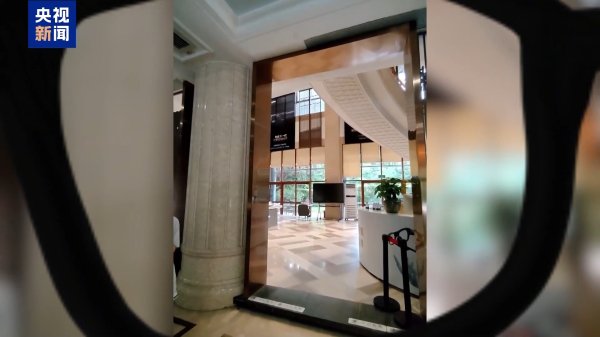 乐牛配资 “工作搭子”升级了！看广东智能眼镜如何“玩转”纳米世界